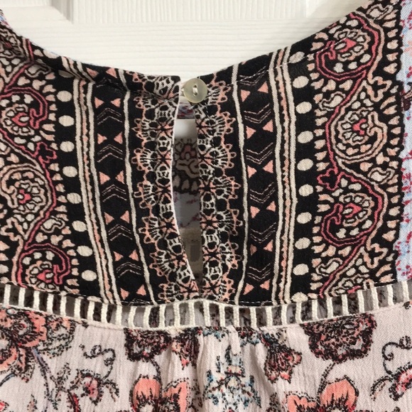 DayTrip Boho Inspired Floral Top - Picture 6 of 8